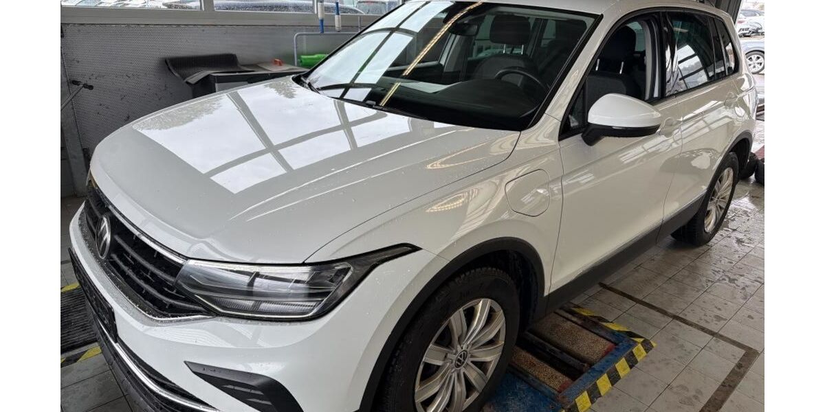 VW Tiguan 302.400 km 16.890 &euro; Braunschweig 38114