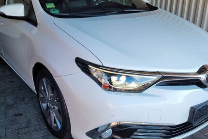 Toyota Auris 154.523 km 9.500 &euro; Berlin 12277