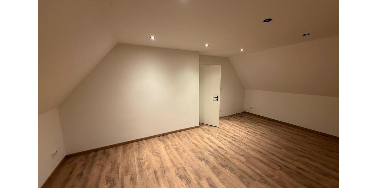 Schönes Haus frisch saniert - Erstbezug 4 zimmer