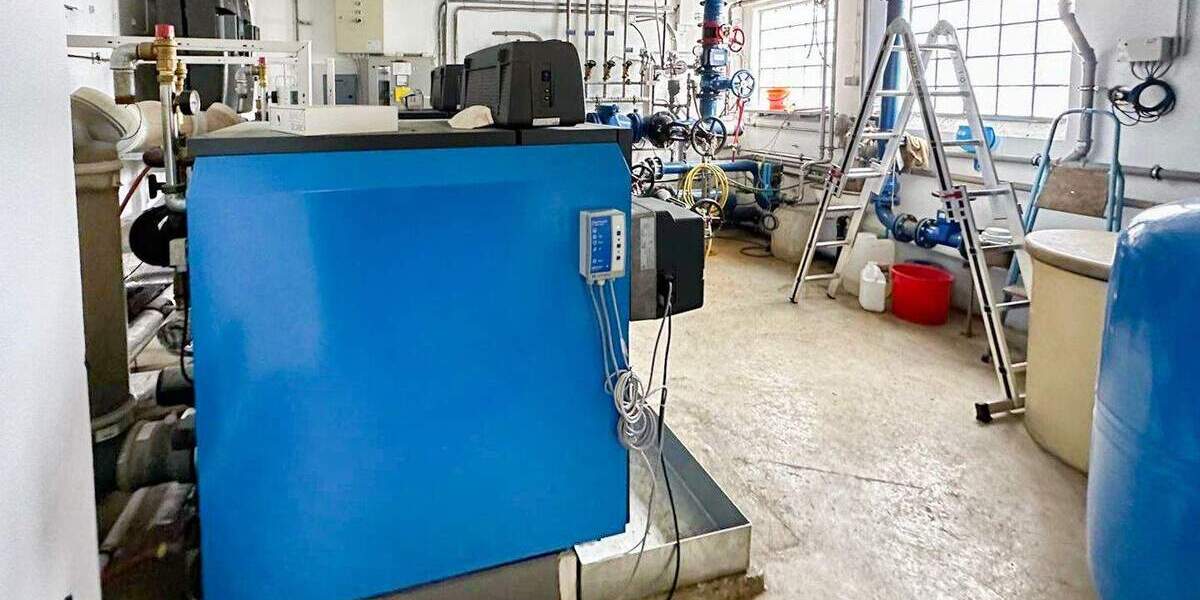 Lagerhalle mit LKW-Werkstatt und Bürogebäude zimmer