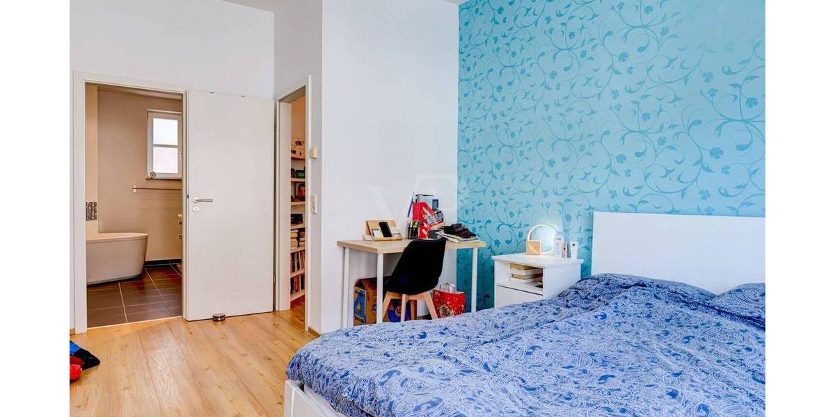 Mehrfamilienhaus, Wohnhaus Kronberg im Taunus Kronberg - 5 Zimmer, 180 m&sup2;, 2.400&euro; | Angebot:25939639