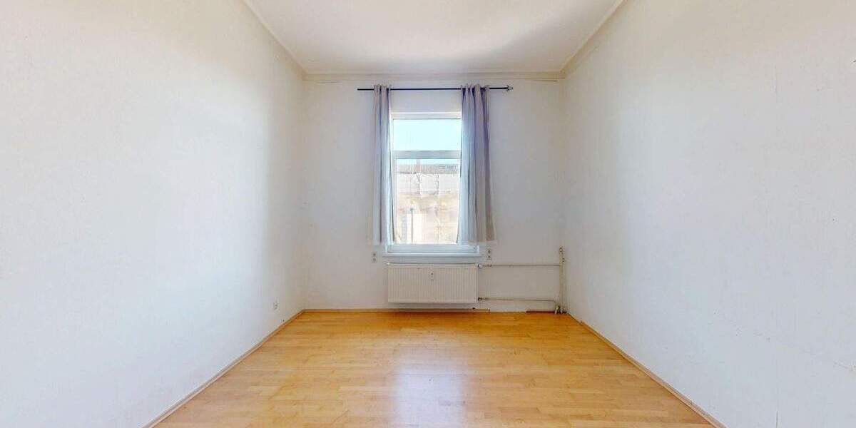 Wohn- und Geschäftshaus mit Gewerbe im EG und zwei großzügigen Wohnungen in Bahnhofsnähe 8 zimmer