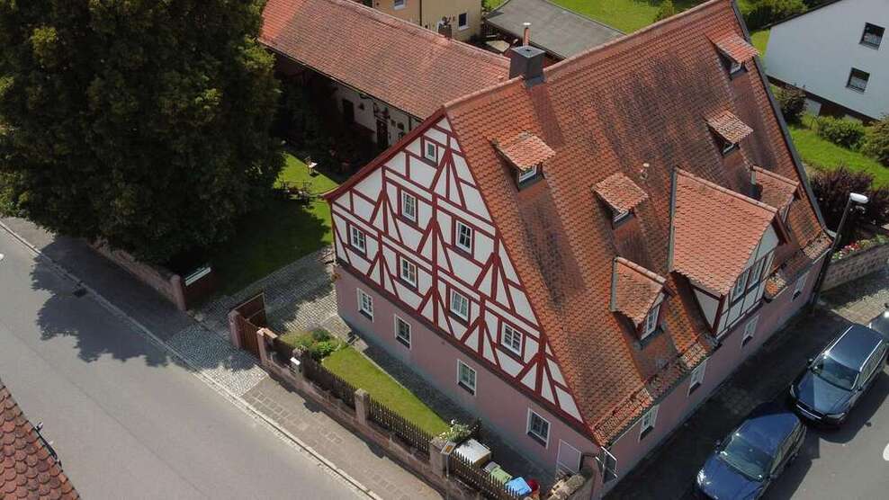 Haus zum Kaufen in Erlangen 1.200.000 € 434 m²