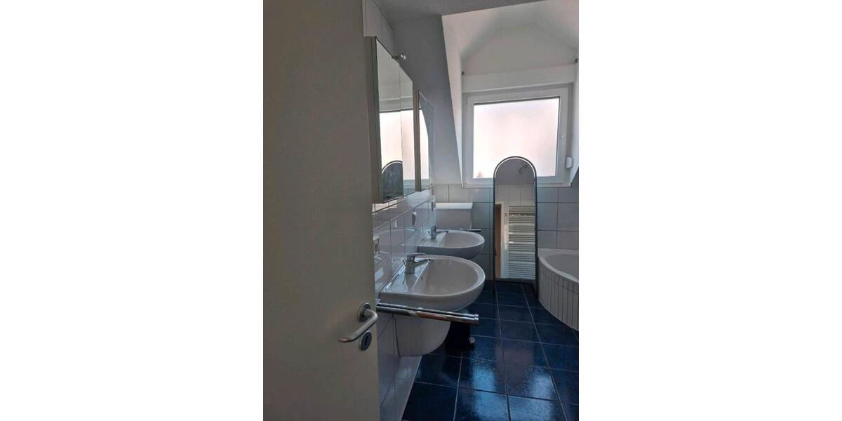 Doppelhaushälfte Kaiserslautern Bahnheim - 7 Zimmer, 220 m&sup2;, 2.250&euro; | Angebot:26170787