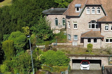 AS-Immobilien +++Stilvolle Villa mit Bürofläche - Ein architektonisches Unikat in Bad Orb+++ 8 zimmer