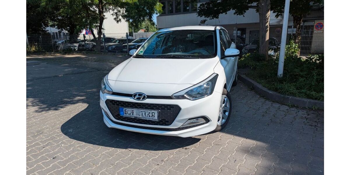 Hyundai i20 89.000 km 8.000 € München 80807