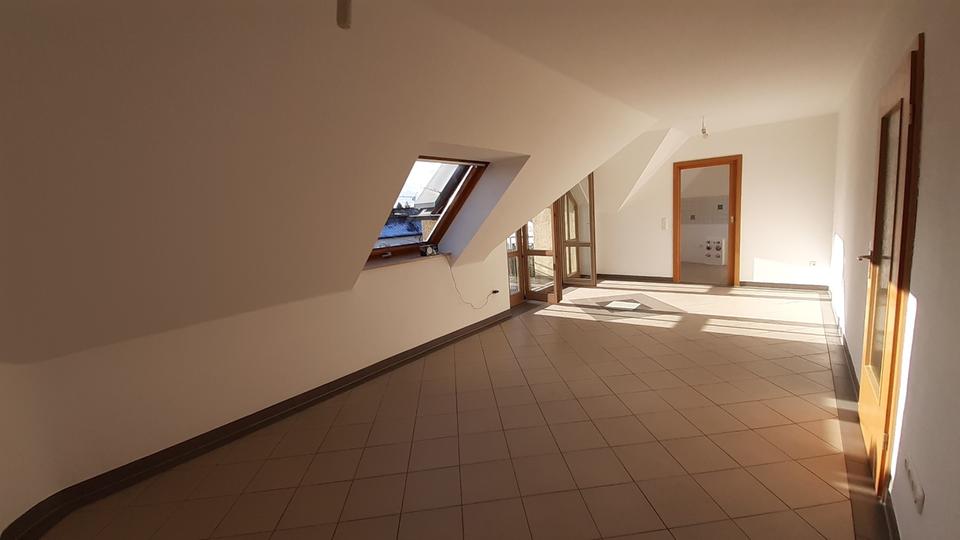 Dachgeschoßwohnung Aichach - 2.5 Zimmer, 67 m&sup2;, 320.000&euro; | Angebot:26762647