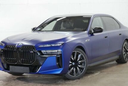 BMW i7 2.500 km 142.840 &euro; Paderborn 33100