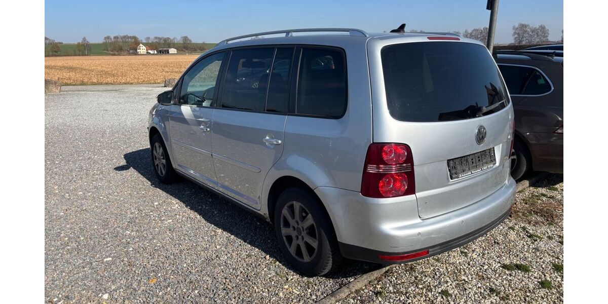 VW Touran 238.400 km 3.300 &euro; Langquaid OT Niederleierndorf 84085