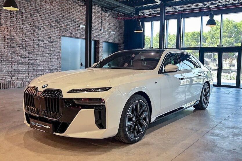 BMW 740 6.100 km 122.490 € Markneukirchen 08258