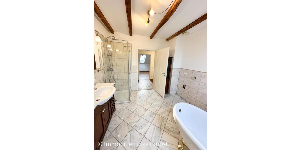 Dachgeschoßwohnung Cham - 4 Zimmer, 86 m&sup2;, 850&euro; | Angebot:25963116