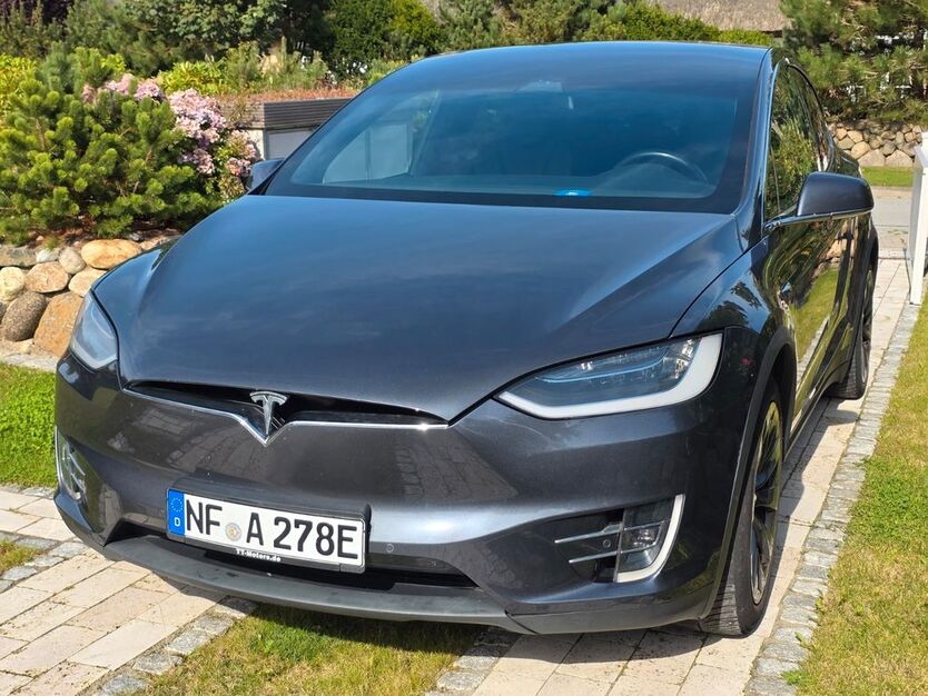 Tesla Model X 197.500 km 31.277 € Hamburg 22301