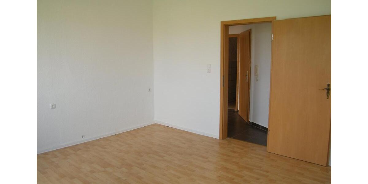 Dachgeschoßwohnung Teuchern - 2 Zimmer, 52 m&sup2;, 260&euro; | Angebot:12003094