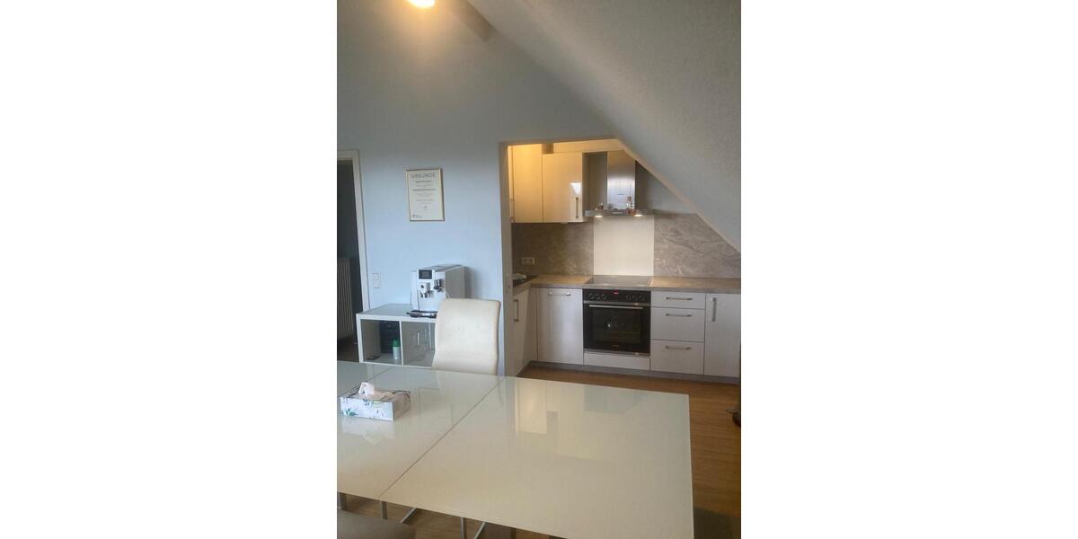 Dachgeschoßwohnung Wiesbaden Biebrich - 2.5 Zimmer, 80 m&sup2;, 1.000&euro; | Angebot:25986507