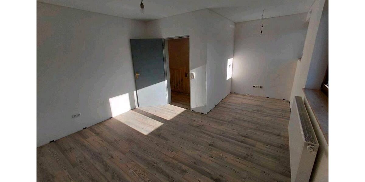 Einfamilienhaus Lauter - 7 Zimmer, 160 m&sup2;, 1.400&euro; | Angebot:26634667