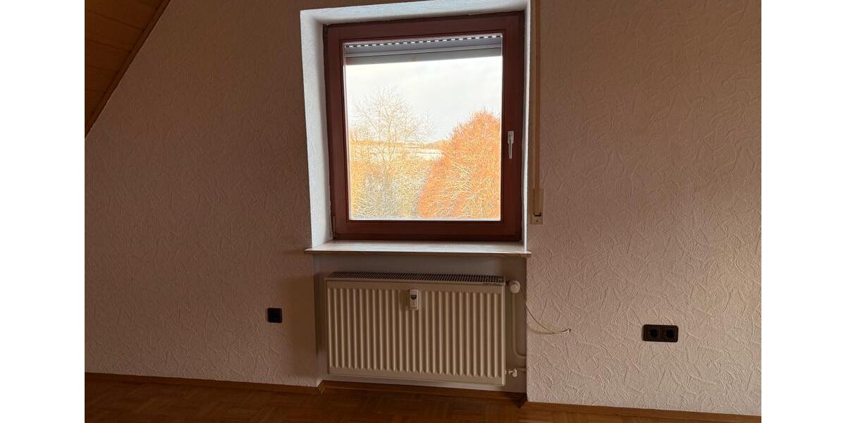 Dachgeschosswohnung in FKB- Schreufa, mit Loggia zu vermieten. 5 zimmer