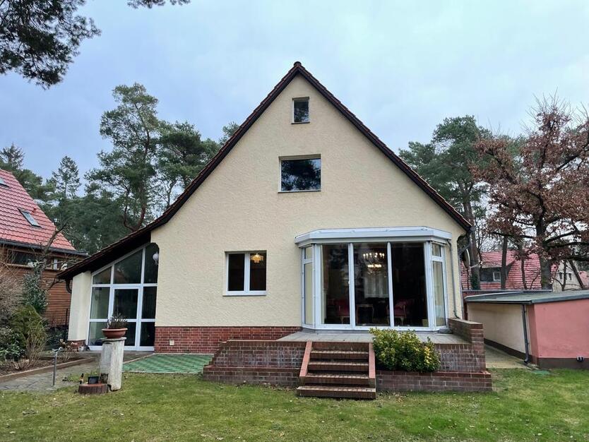 EinfamilienhausVilla in Kleinmachnow mit Grundstück zu Vermieten