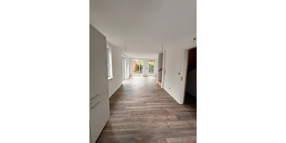 Reihenmittelhaus Bad Segeberg - 5 Zimmer, 104 m&sup2;, 1.700&euro; | Angebot:25536128