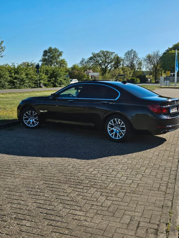 BMW 740 245.000 km 15.750 € Parchim 19370