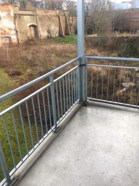 Die Einbauküche ist schon da. Nachmieter für 3-Zimmer-Wohnung mit Wanne und Balkon gesucht. 3 zimmer