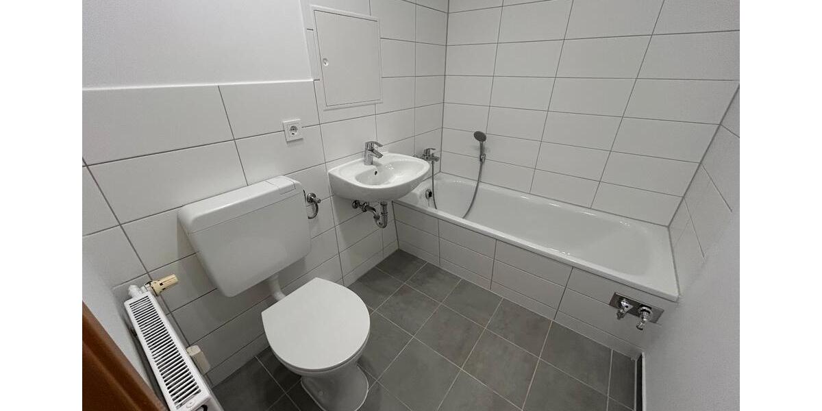 Die erste Kaltmiete ist frei!! Erstbezug nach Sanierung in heller 3-Zimmer-Wohnung! 3 zimmer