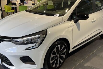 Renault Clio 14.805 km 13.990 € Dresden 01139