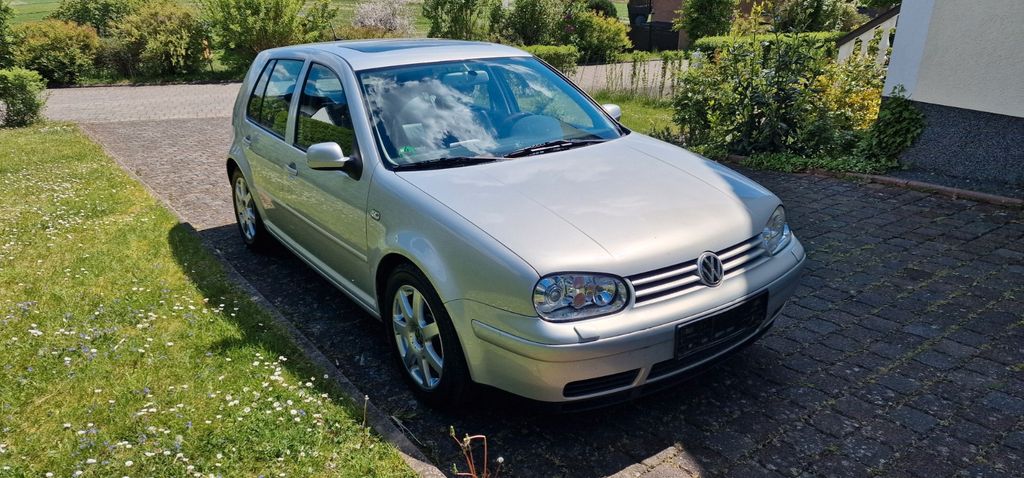 VW Golf 159.000 km 8.900 &euro; Wanderath 56729