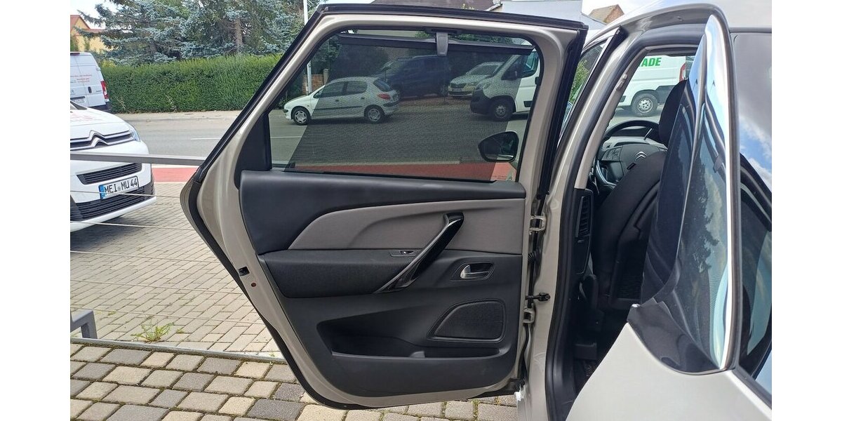 Citroen C4 SpaceTourer 1.2 PureTech Live 54.000 km 16.995 € Meißen 01662