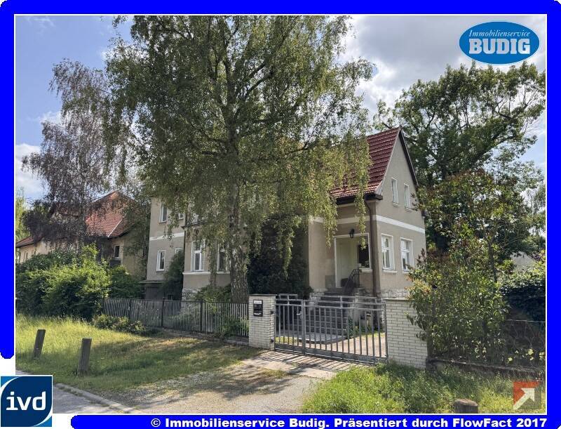 Mehrgenerationenhaus mit Wohnungen, Gewerbe, Werkstatt und Garagen in zentraler Lage