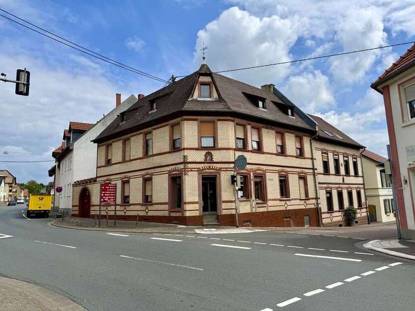 Haus zum Kaufen in Klein-Winternheim 380.000 € 250 m²