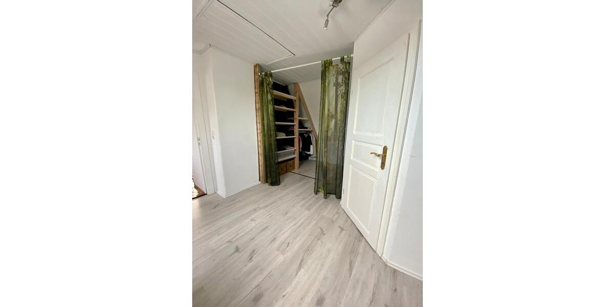 Dachgeschoßwohnung Wesselburen - 3 Zimmer, 70 m&sup2;, 870&euro; | Angebot:25367906