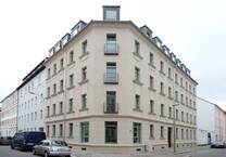 Genial! + Dunkles Parkett + Kamin + Fußbodenheizung + Loggia + Tageslichtbad + Übernahme EBK möglich
