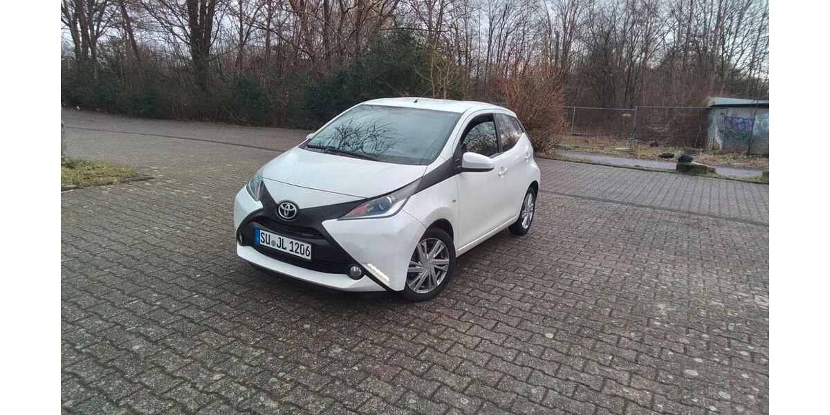 Toyota Aygo (X) 96.169 km 9.980 &euro; Troisdorf 53840