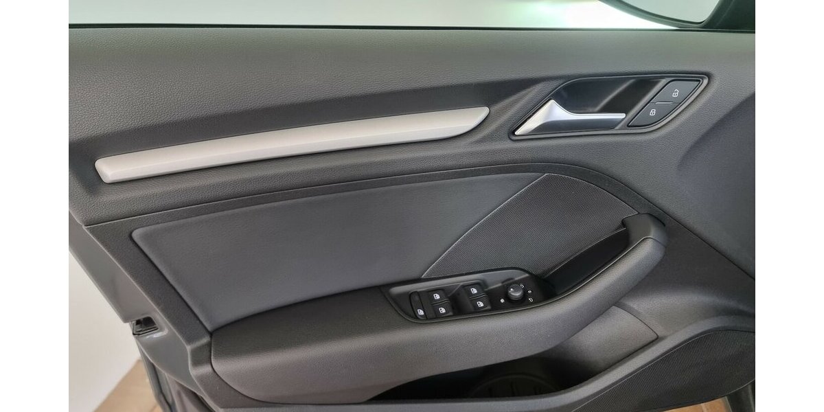 Audi A3 30 TDI LED SHZ Navi Leder Tempomat Digital 88.900 km 17.900 &euro; Garrel 49681