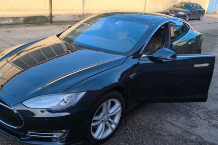 Tesla Model S 70.000 km 18.500 &euro; Grimma 04668