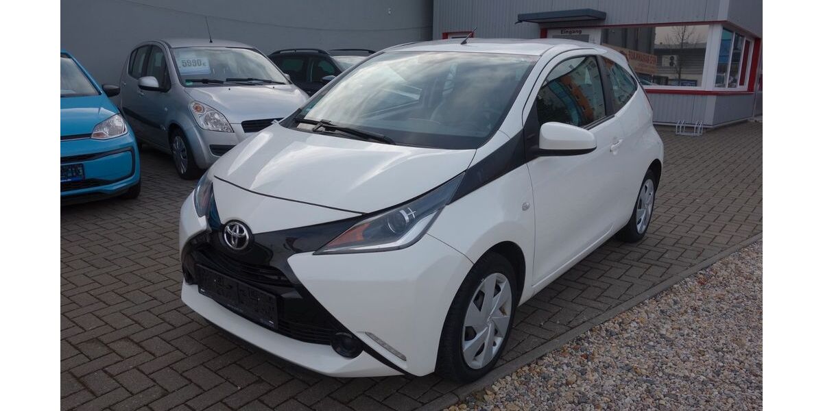 Toyota Aygo (X) 90.000 km 5.889 &euro; Leipzig 04249