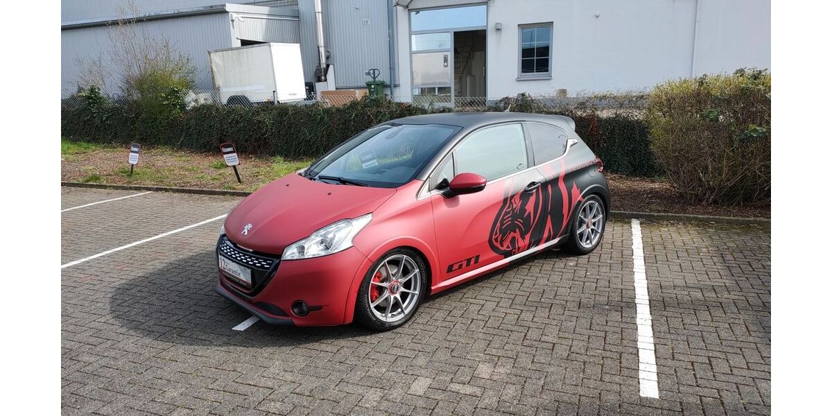 Peugeot 208 82.646 km 9.999 &euro; Düren 52353