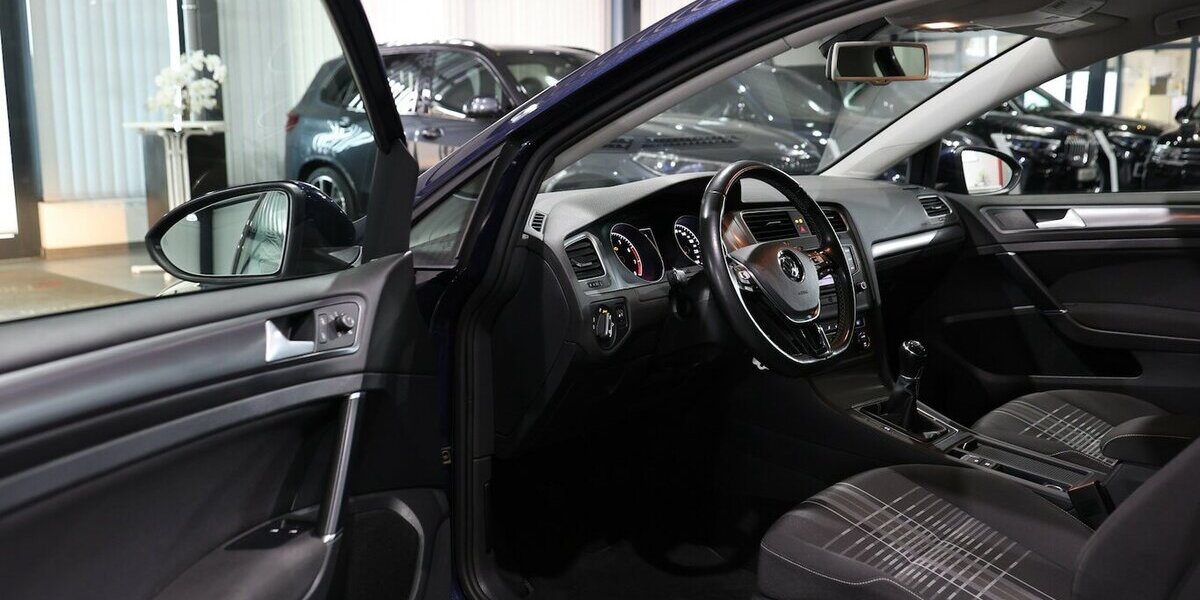 VW Golf VII 1.2 TSI LOUNGE 3-TÜRER / ERST 55.000-KM 55.000 km 10.555 &euro; Hamm 59077
