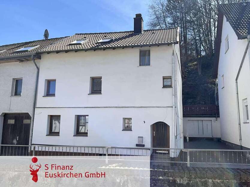 Haus zum Kaufen in Hellenthal 89.000 € 93 m²