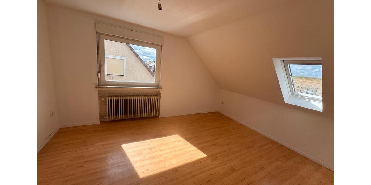 Dachgeschoßwohnung Gronau (Leine) - 4 Zimmer, 113 m&sup2;, 900&euro; | Angebot:26035335