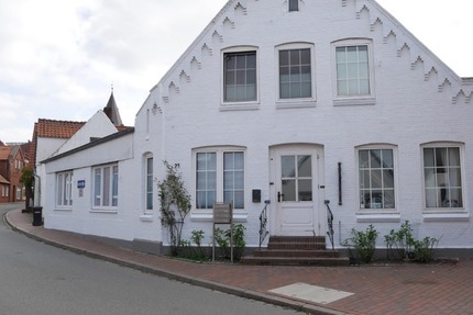 Charmantes StadthausMehrfamilienhaus mit 3 Wohnungen in 25836 Garding zu verkaufen. 12 zimmer