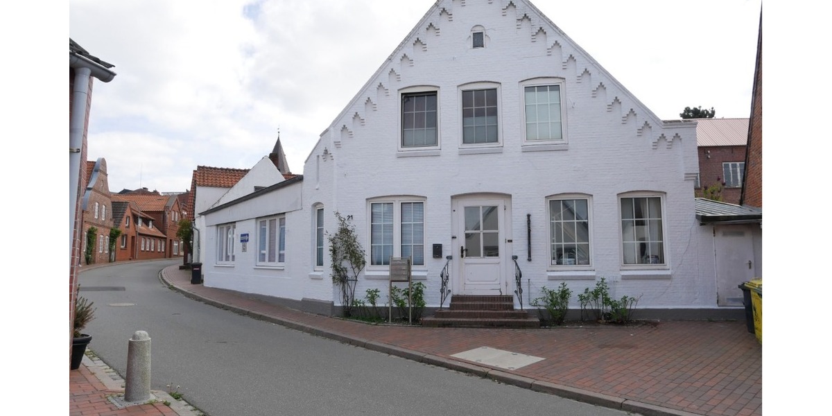 Charmantes StadthausMehrfamilienhaus mit 3 Wohnungen in 25836 Garding zu verkaufen. 12 zimmer