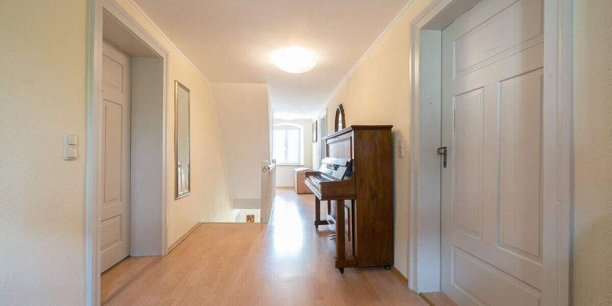 Einfamilienhaus Fünfstetten / Nußbühl Fünfstetten - 8 Zimmer, 301 m&sup2;, 1.200.000&euro; | Angebot:25727229