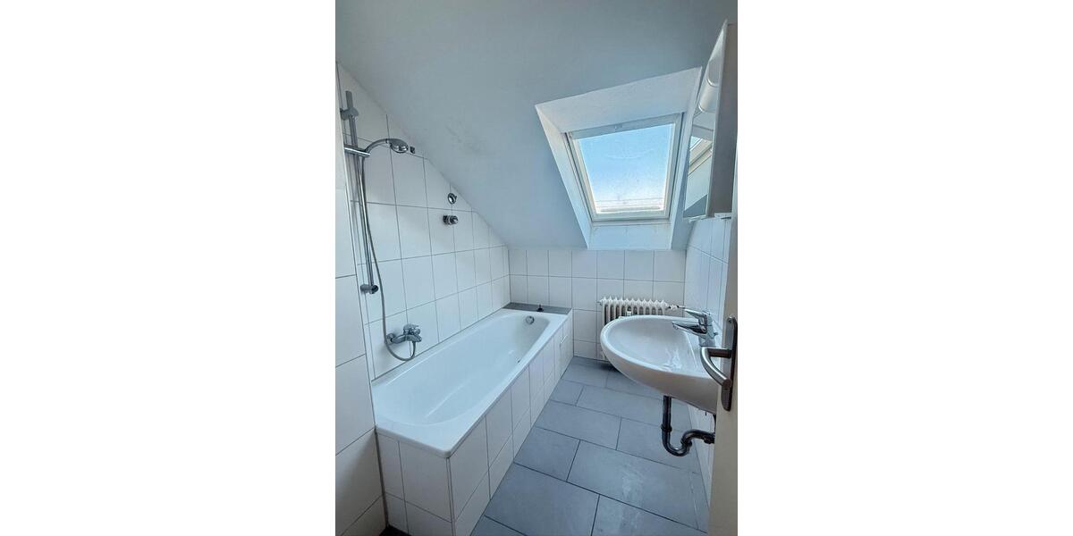 Dachgeschoßwohnung Kuchen - 3.5 Zimmer, 63 m&sup2;, 650&euro; | Angebot:26666019