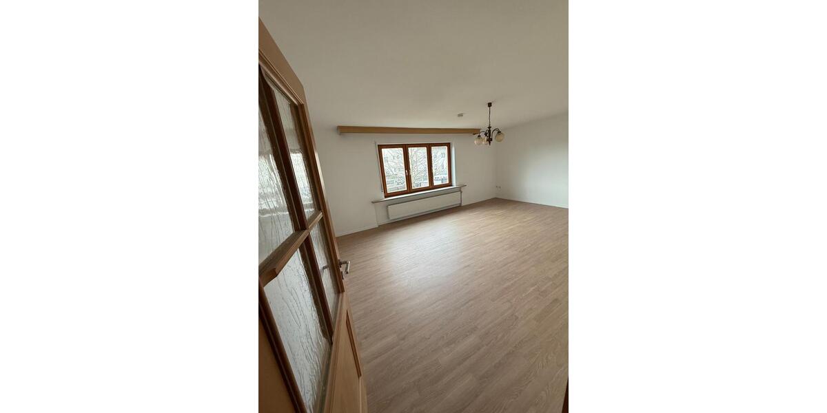 Erdgeschoßwohnung Teublitz - 3 Zimmer, 111 m&sup2;, 890&euro; | Angebot:25440816
