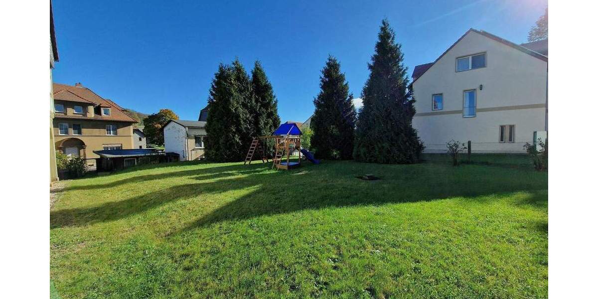 großzügige, helle 2-Zimmerwohnung nach Teilsanierung zu vermieten. 2 zimmer