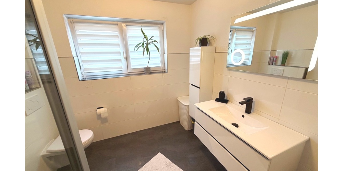 Modern wohnen im Herzen von Uhingen: 4,5 Zimmer (BJ 2017) im 2. OG + Stellplatz - 4.5 Uhingen Uhingen | Angebot:26331970