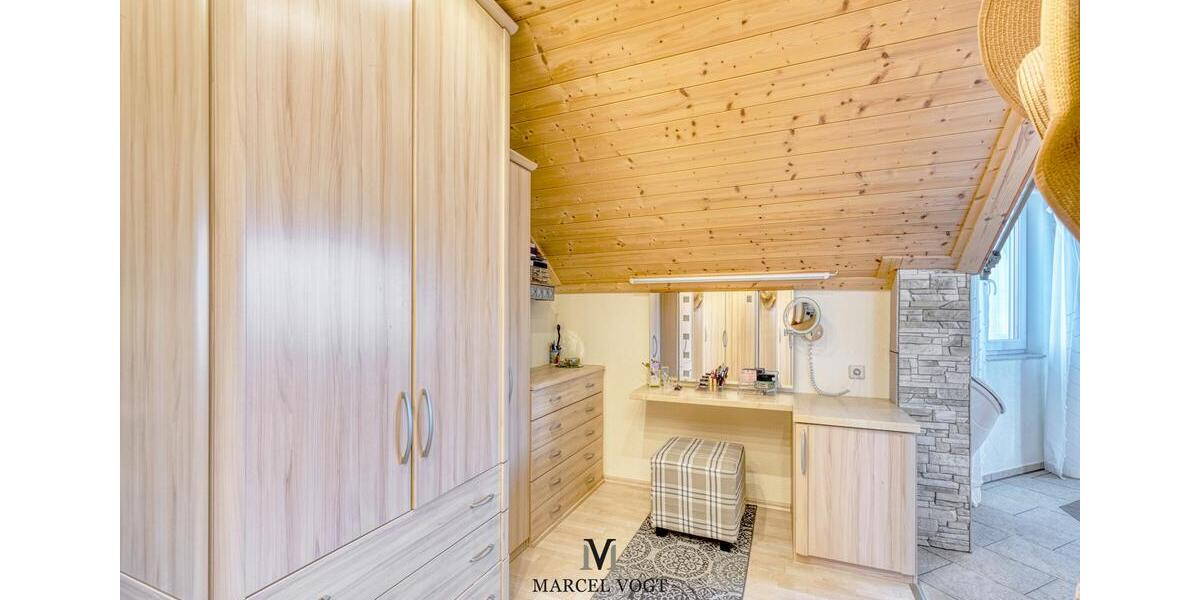 Großes Familienhaus mit Premium-Ausstattung und Vermietungsoption 8.5 zimmer