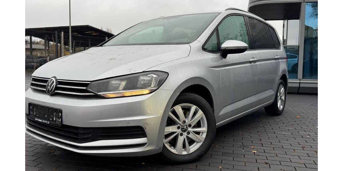 VW Touran 122.251 km 17.200 € Frankfurt am Main 60386
