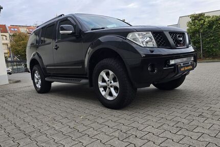 Nissan Pathfinder 268.000 km 9.800 &euro; Berlin 13409